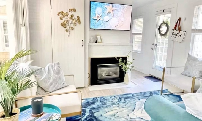 Yarmouth Port House | Adorable Updated Cottage, Walk to Water!