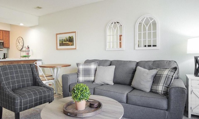 Notch Estates House | Adorable Wooded Escape N20 4 by Dreams2Reality - Includes FREE Attraction Tickets Daily!