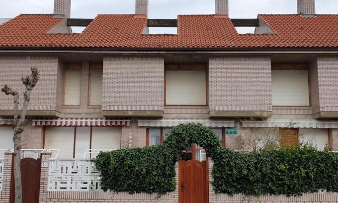 Laredo House | Adosado con Piscina y Jardín Privado en Laredo a 100 mtrs de la playa