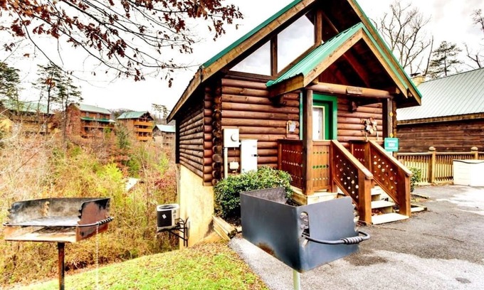 Pigeon Forge House | Adventure Awaits, 1mi to the parkway, dog friendly