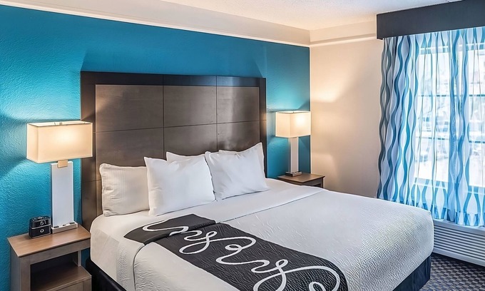 Ahwatukee Foothills Hotel | Adventure Awaits: Cozy Room Perfect for Exploring Phoenix | Free Parking
