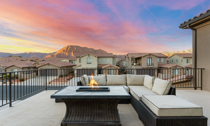 Santa Clara House | Adventure Awaits: Paradise Village Waterpark, Great Views!