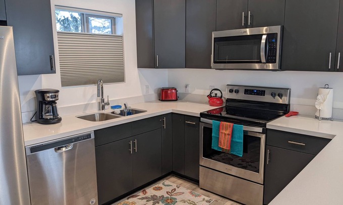 Victor Condo | Adventure Basecamp: Newly Built Retreat steps from Downtown Victor