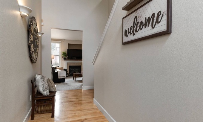 Lacey House | Adventure-Themed Retreat | Upscale | Sleeps 12!