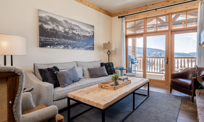 Victor Condo | Adventurer's dream home with grill, scenic balcony, & fireplace - spa and skiing