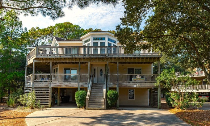 Corolla Light House | Aegean Odyssey: Corolla Light Resort, 6 Bedrooms, 1675 Ft to Beach