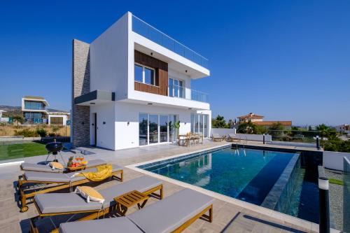 Peyia Town Villa | Aelys Luxury Villa by Nomads