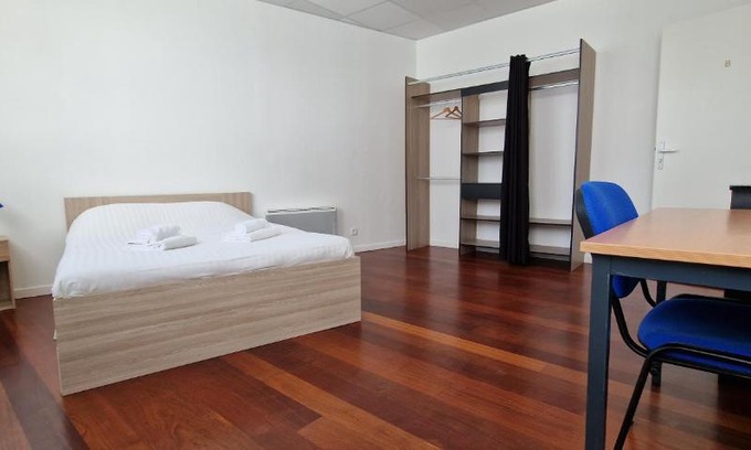 Downtown House | Aerouant - Maison spacieuse pour 8 personnes sur 3 étages Idéal famille amis entreprises