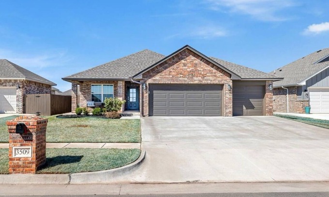 Wheatland House | Aesthetic 2-bedroom shared house Yukon-Mustang