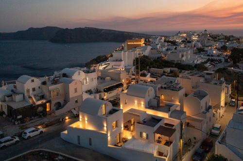 Oia Apartment | AetherOia Suites
