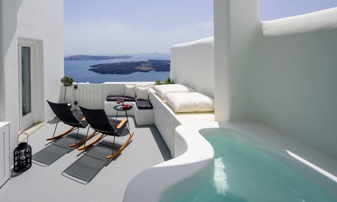 Imerovigli Apartment | Aethria Cave Suite with private Jet tub