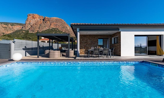 Afa House | Afa proche Ajaccio, magnifique villa avec piscine privée 8 personnes