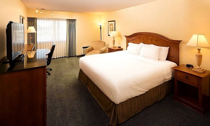 Wenatchee Resort | Affordability Meets Comfort! Free Parking, Pets Allowed, Outdoor Pool