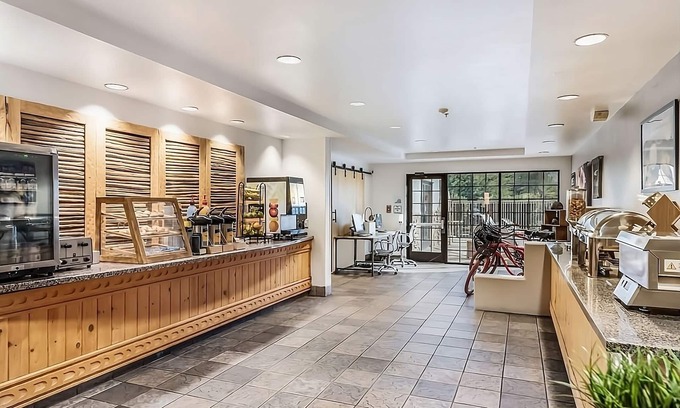 Palm Valley Hotel | Affordability Meets Comfort at Red Lion Inn Goodyear Phoenix! Free Parking