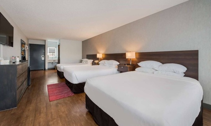 Ontario Hotel | Affordability Meets Comfort! Pool, Pet-friendly Property, Free Breakfast