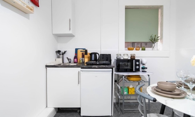 Southgate Apartment | Affordable 1 Bed Flat in London, N14 4C