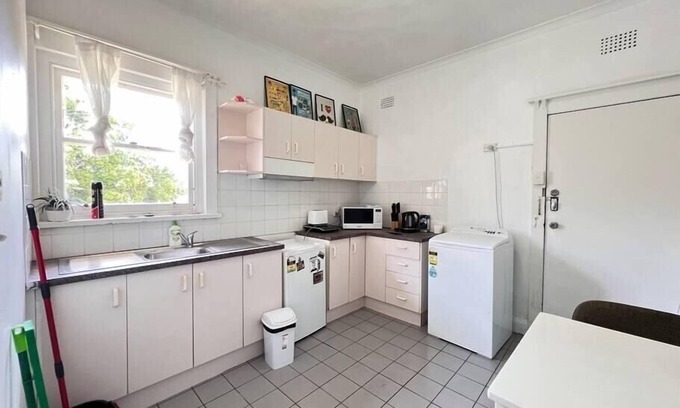 Maroubra Apartment | Affordable 1-bedroom unit close to Maroubra Beach