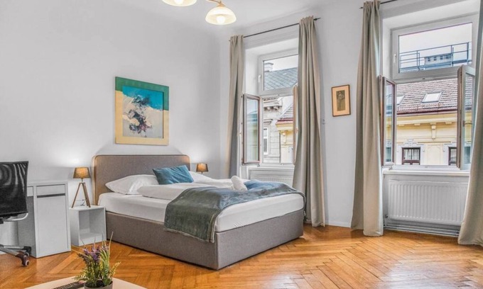 Wahring Apartment | Affordable 2-Apts for 14 P/4BR Ideal for Families
