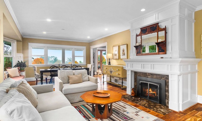 Leschi House | Affordable 2 Bedroom Craftsman in the Central District Close to Downtown Seattle