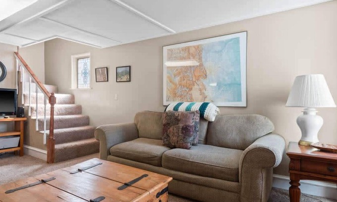 Leadville North House | Affordable 2BR - Near Mainstreet - Harrison Ave
