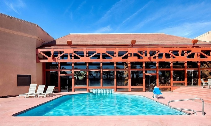St. George Resort | Affordable Getaway! Free Breakfast, Free Parking, Near Hansen Stadium