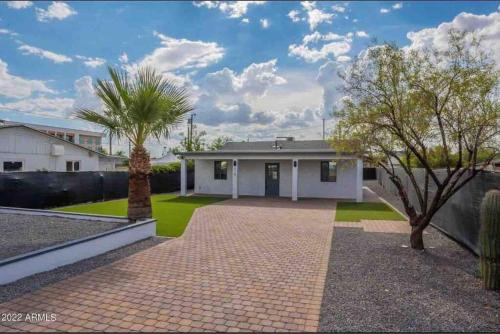 Cactus View House | Affordable Modern Home Near Airport! Private AZ
