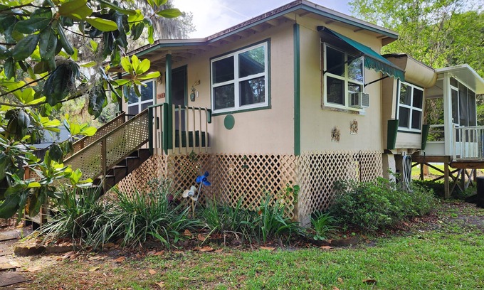 Homosassa House | Affordable Old Homosassa! Close to the action and the boat ramp!