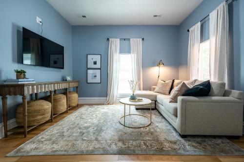 Indianapolis House | Affordable, Quaint Retreat! 5 Mins to Downtown