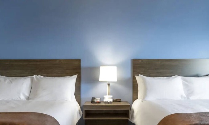 Medford Hotel | Affordable Room with Kitchen, Near Northgate Marketplace and Railroad Park
