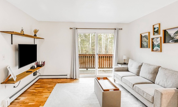 Eagle River Apartment | Affordable stay with mountain views, W/D access, & deck - dog-friendly