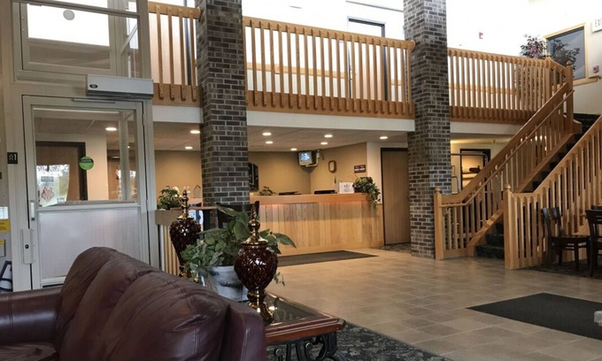 Thorp House | Affordable Wisconsin Getaway! Free Parking and Breakfast, Near Conway Park!