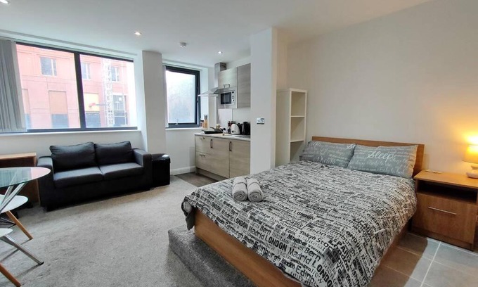 Manchester City Centre Apartment | Afordable Budget Accommodation Studio with NO WIFI