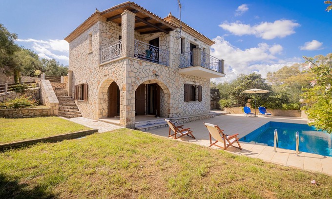Akrotiri Villa | Afrati villa