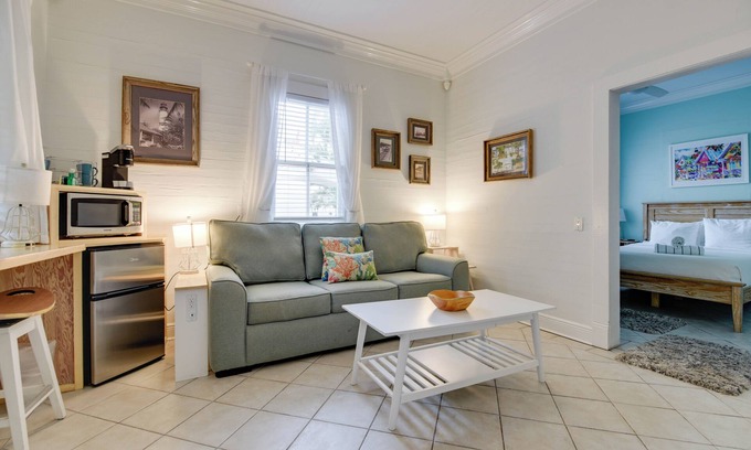 Historic Seaport Apartment | African Queen | Perfect Suite Near Historic Seaport, Shared Pool!