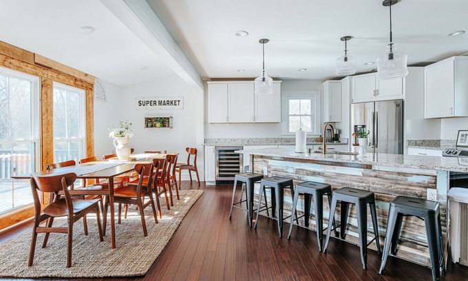 Afton House | Afton Farmhouse: Central to Wineries/Dog Friendly