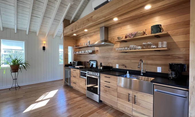 Afton House | Aftonshire Cottage, In the Heart of Virginia's Wine Region!