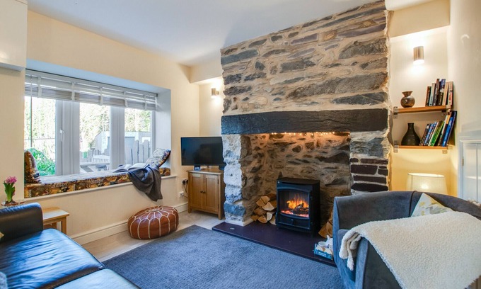 Deiniolen House | Agape Cottage - Two Bedroom House, Sleeps 4