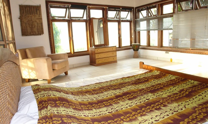 Abrekuma House | Agape Guest House - Family friendly, safe, bright and breezy.