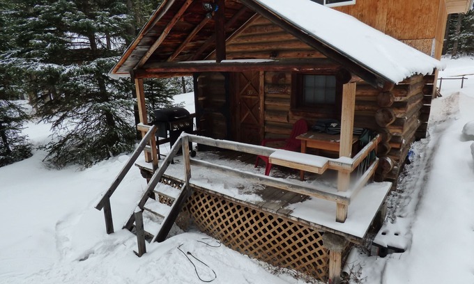 Silver Gate Cabin | Agate's Cabin - A Wolf Crossing Cabin next to Yellowstone National Park