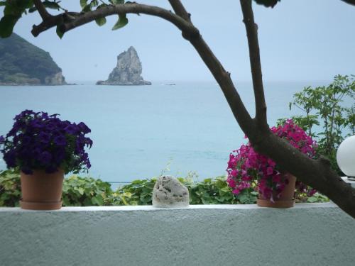 Agios Gordios House | Agathi Beach House (Black Rocks)