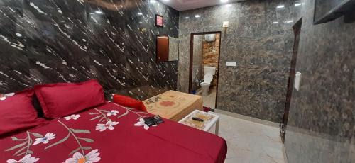 Lajpat Nagar House | Aggarwal guest house lajpat nagar, rooms with private kitchen Android tv wifi and fridge