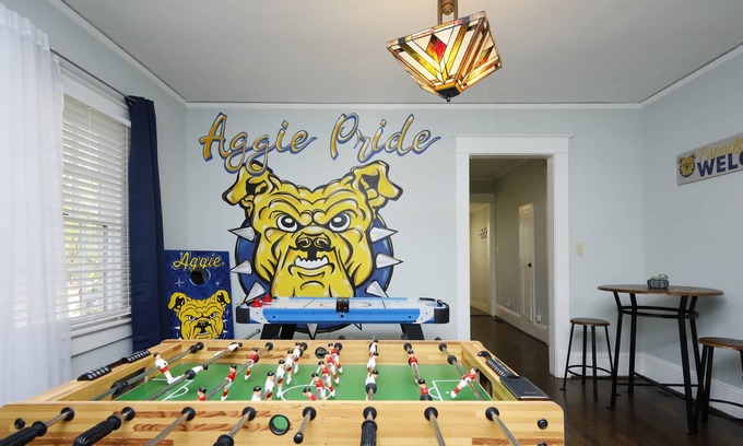 Greensboro House | Aggie Oasis Bungalow-Centrally located w/ GAME ROOM