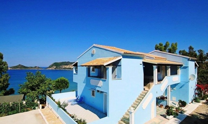 Agios Georgios Pagon Apartment | Agios Georgios - 2 Beds - Sleeps 5 - Free Parking