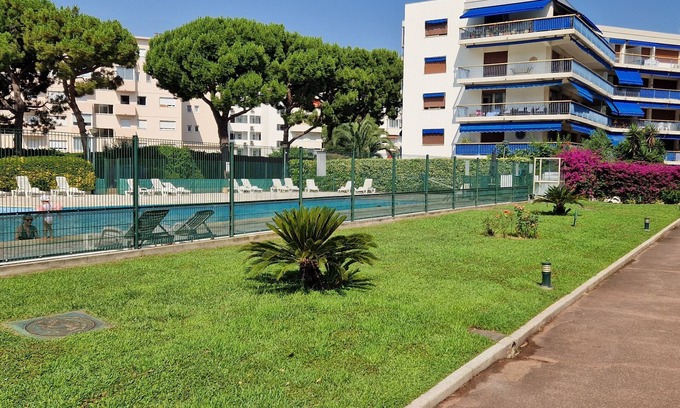 Cros-de-Cagnes Apartment | Agréable T2 Climatisé, Accès Piscine Privée, 6eme Avec Ascenseur, vue mer à 50 m