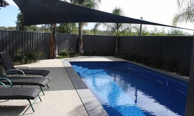 Yarrawonga House | "AGRESTIC" Luxury Entertainer, Shaded Pool*, BBall, Sleeps 15 + on 1 acre