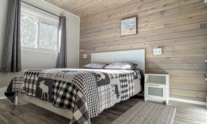 Magnetawan Cottage | Ahmic Lake Resort's 2-Bedroom Cottage (Chipmunk Cottage)