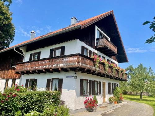 Peissenberg Apartment | Aich22
