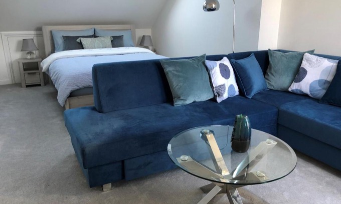 Larkswood House | Ainslie Loft in Chingford, London