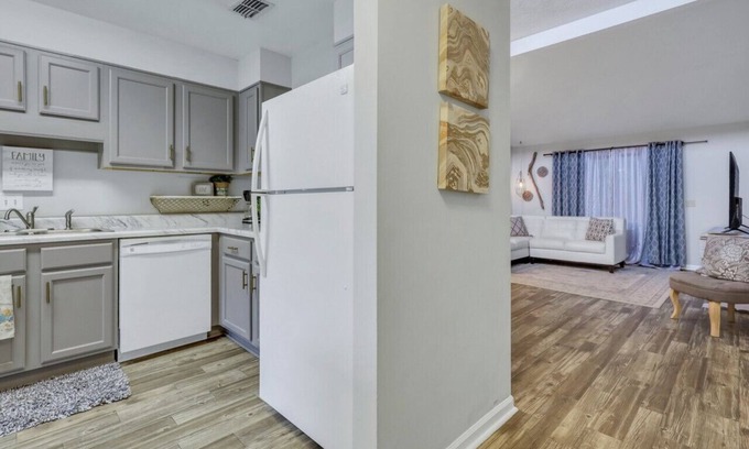 Kings Bay Villa | Aint' Nothin' Fancy One
