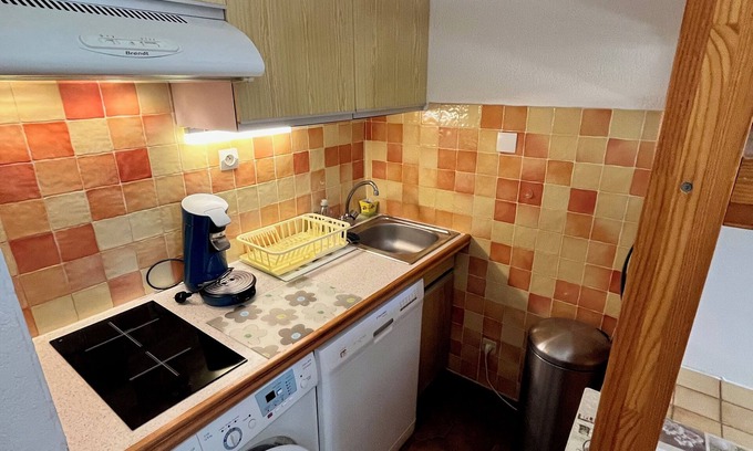 Saint-Mandrier-sur-Mer Apartment | Air-conditioned studio 200 m from the beach